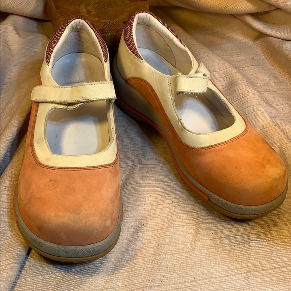 Dansko leather mary janes w/velcro closure